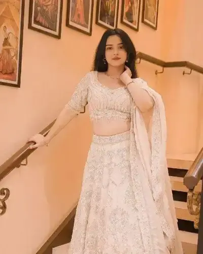 Escort Mahroni